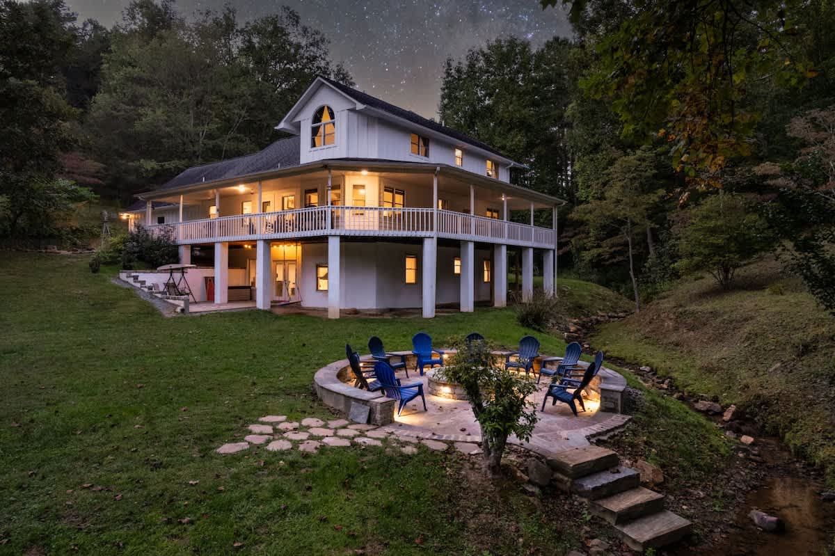 Creekfront 30-Acre Retreat • Hot Tub & Firepit #55