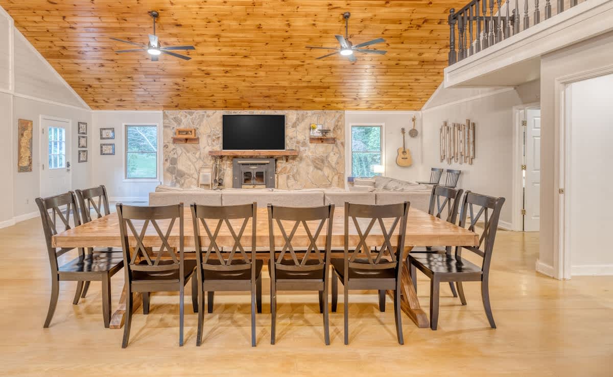 Creekfront 30-Acre Retreat • Hot Tub & Firepit #20