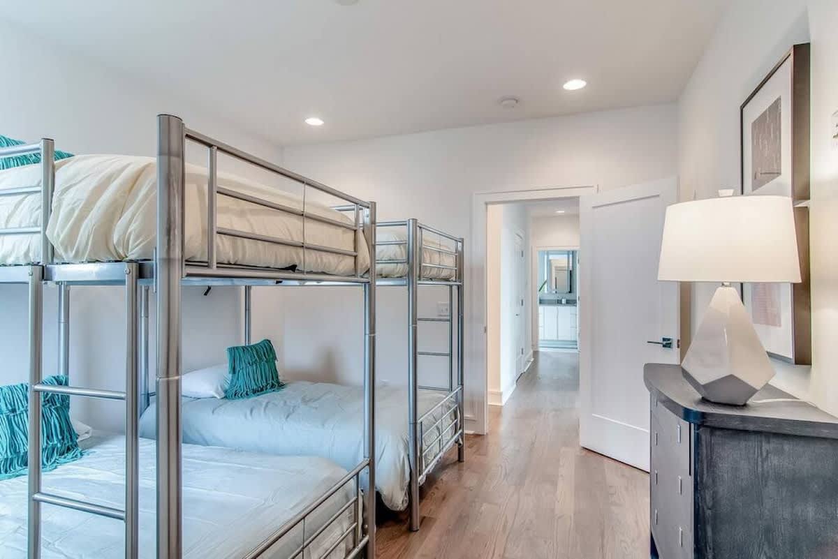 Bedroom 1 image 1