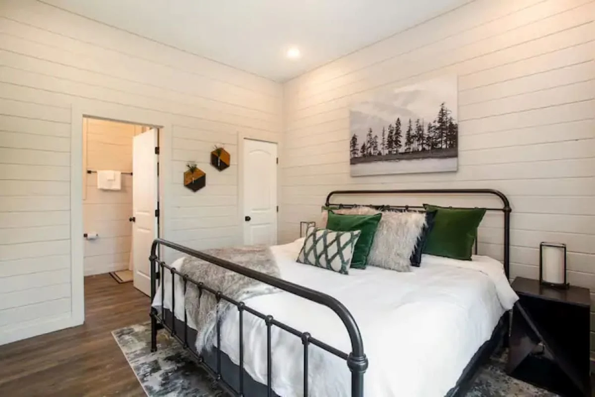 Charming Cabin | Hot Tub • Arcade • Fast WiFi #13