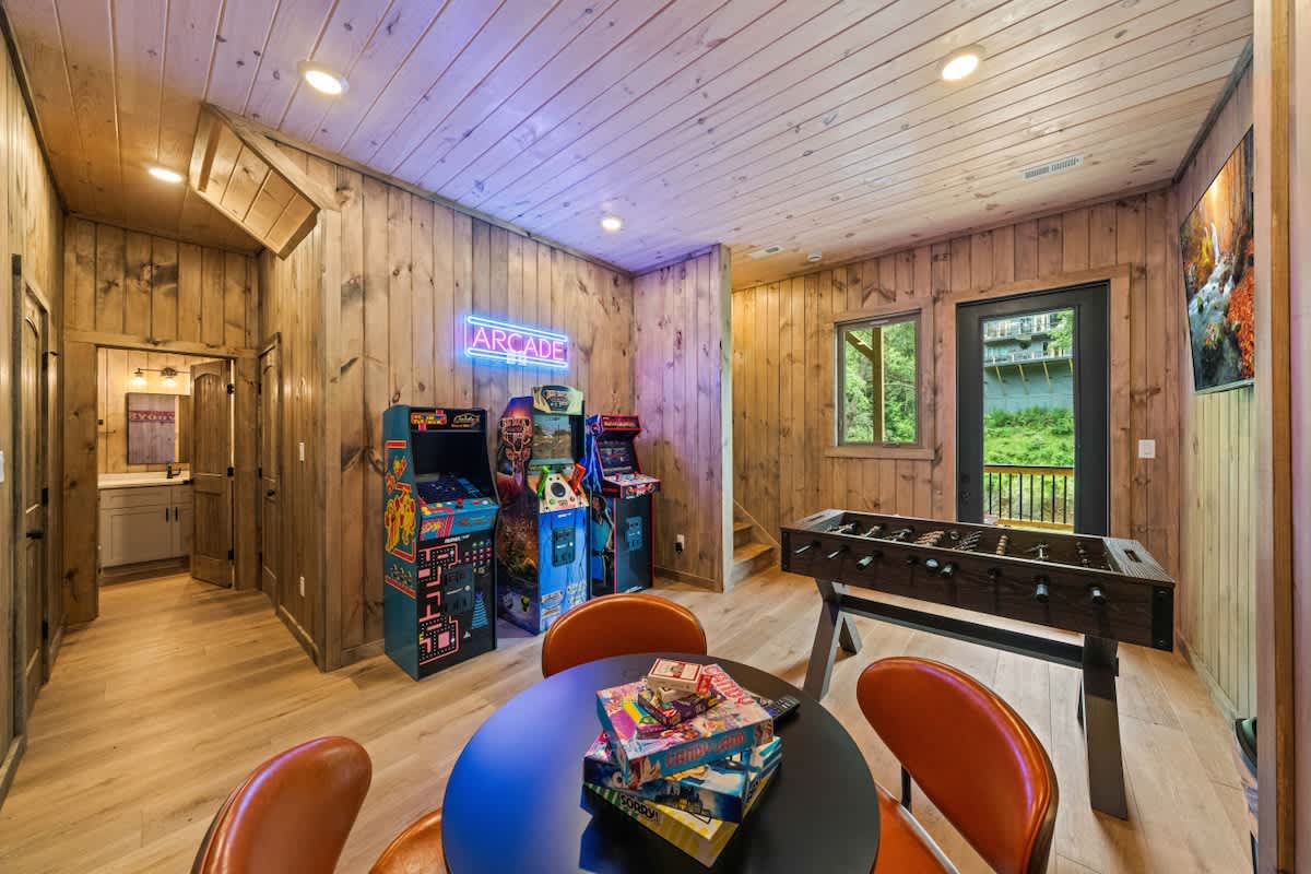 Hot Tub Retreat • Lake Access • Sleeps 8 #2