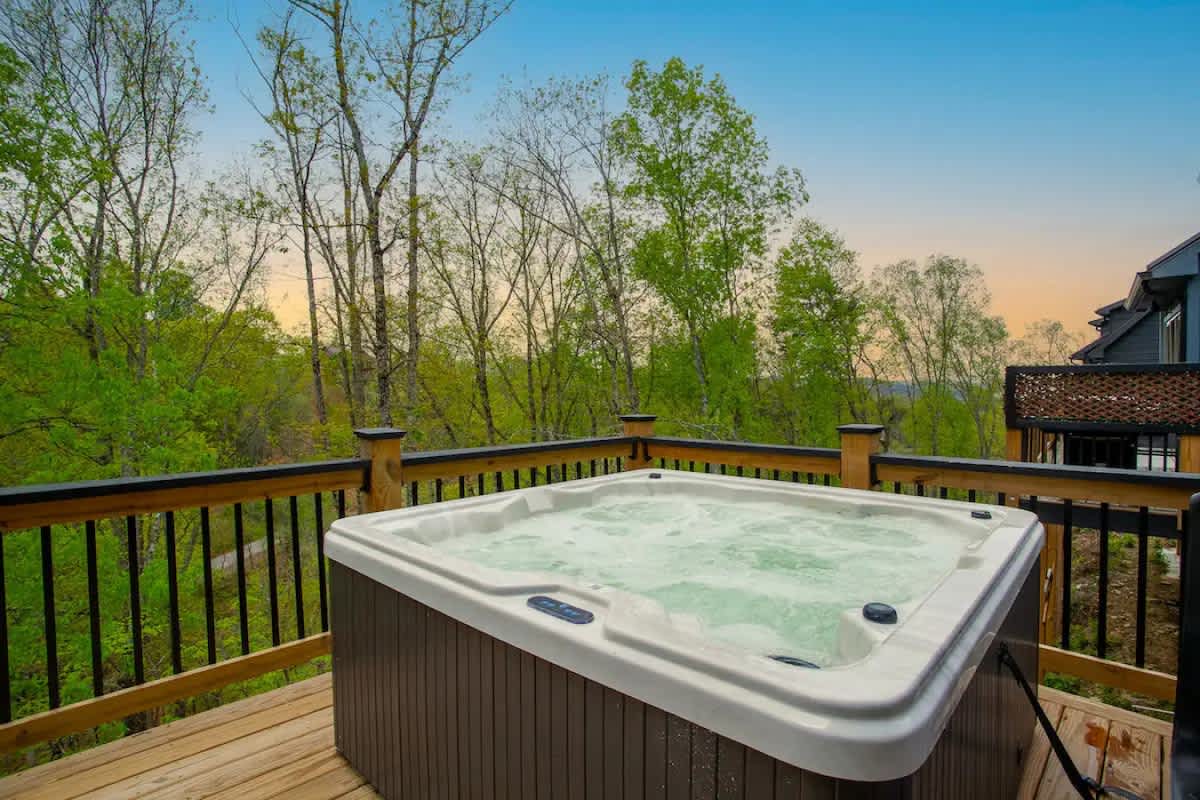 Charming Cabin | Hot Tub • Arcade • Fast WiFi #9