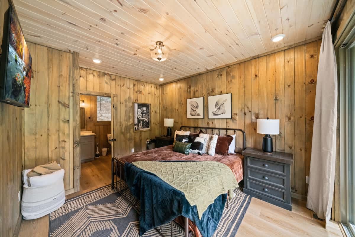 Hot Tub Retreat • Lake Access • Sleeps 8 #16