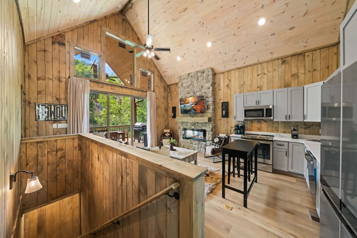Hot Tub Retreat • Lake Access • Sleeps 8 #9