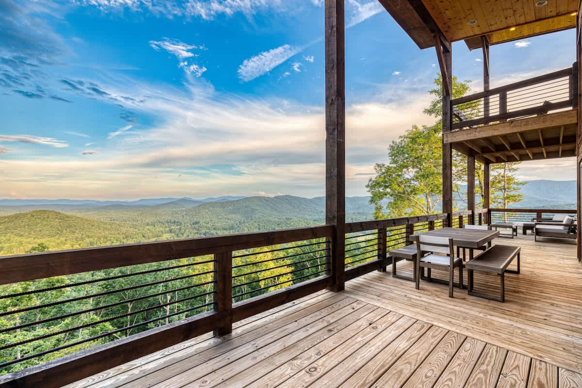 6 Bedroom Mountain Cabin w/ Hot Tub & Game Room #57