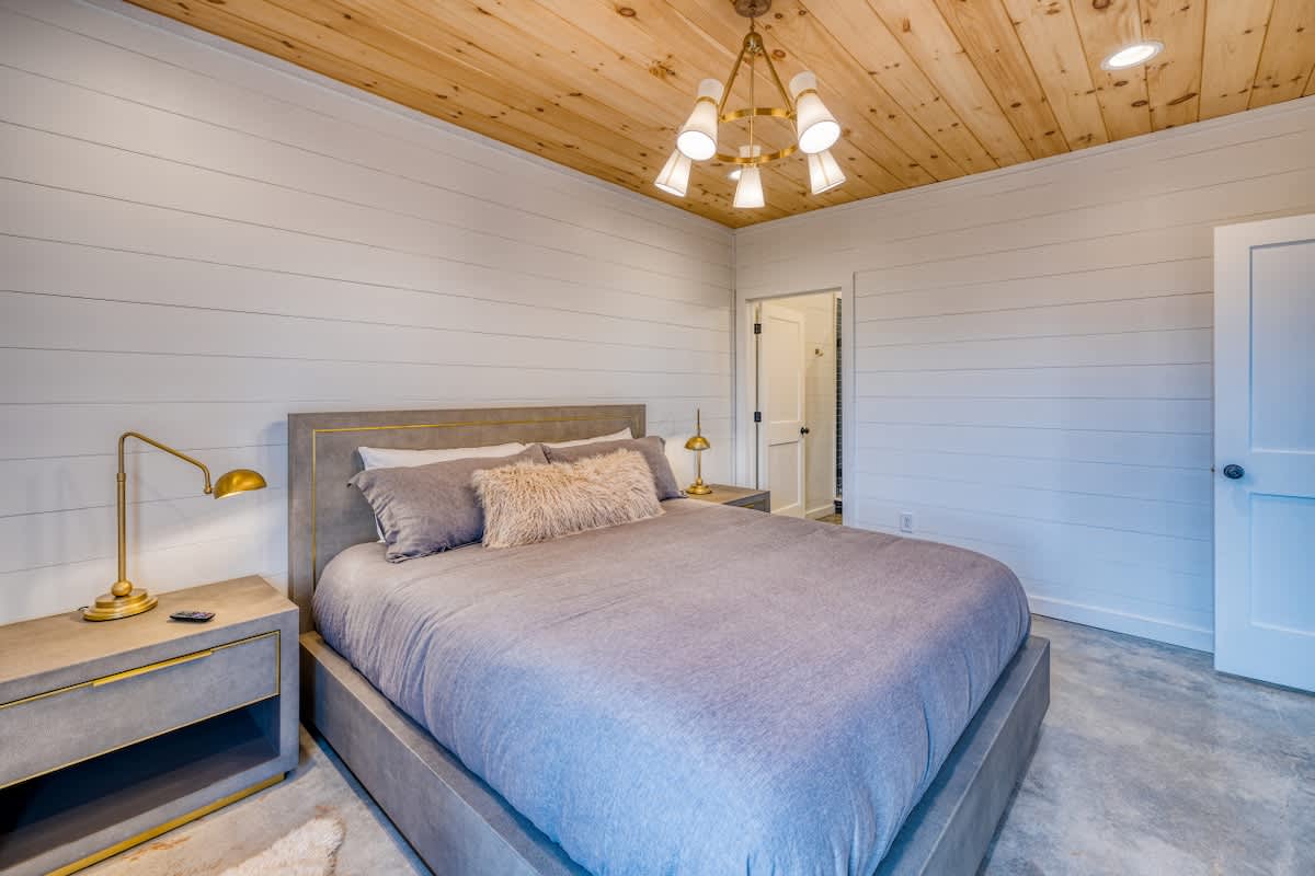 6 Bedroom Mountain Cabin w/ Hot Tub & Game Room #27