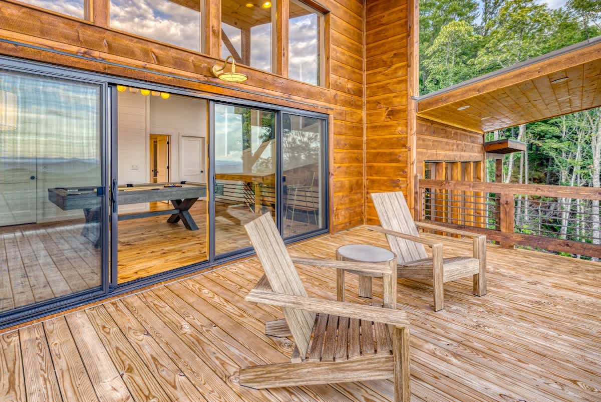 6 Bedroom Mountain Cabin w/ Hot Tub & Game Room #60