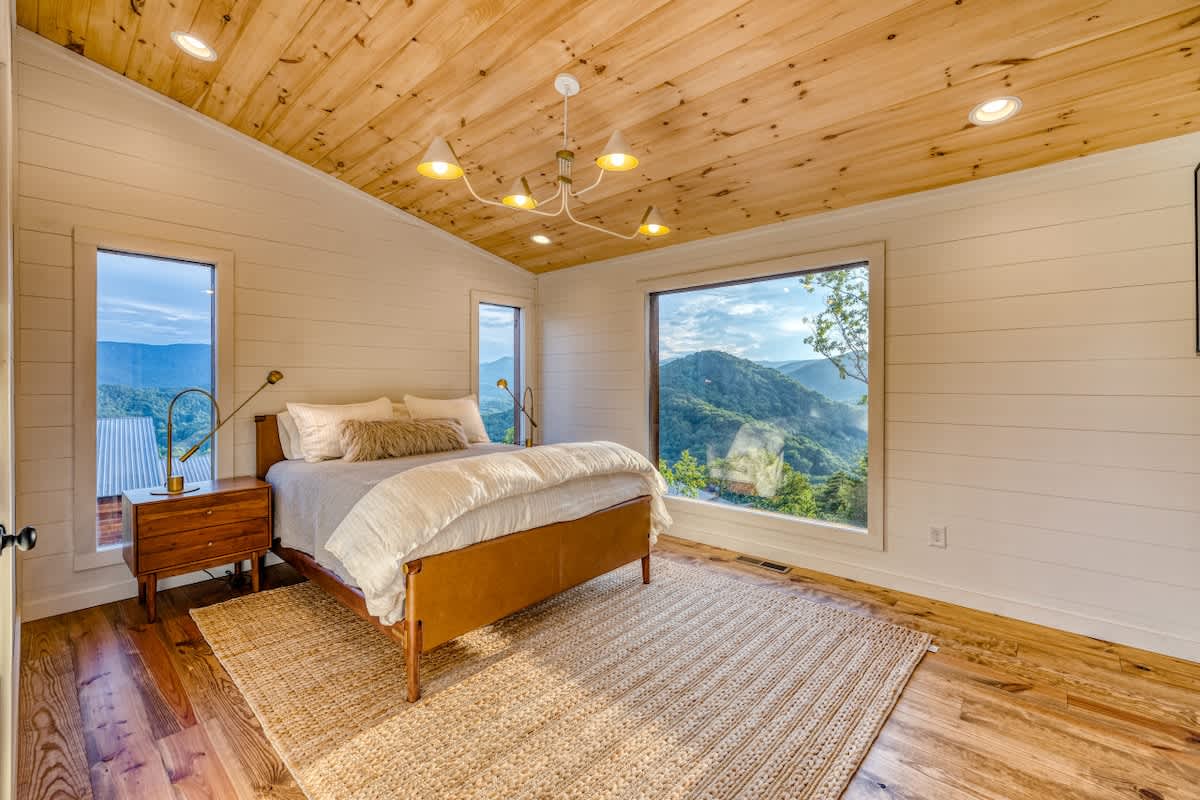 6 Bedroom Mountain Cabin w/ Hot Tub & Game Room #25
