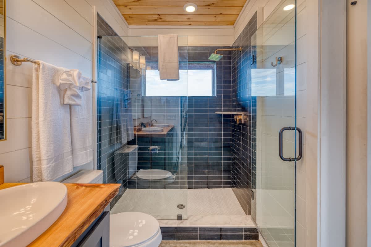 6 Bedroom Mountain Cabin w/ Hot Tub & Game Room #29