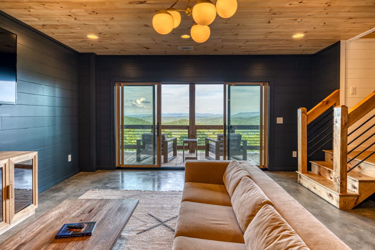 6 Bedroom Mountain Cabin w/ Hot Tub & Game Room #35