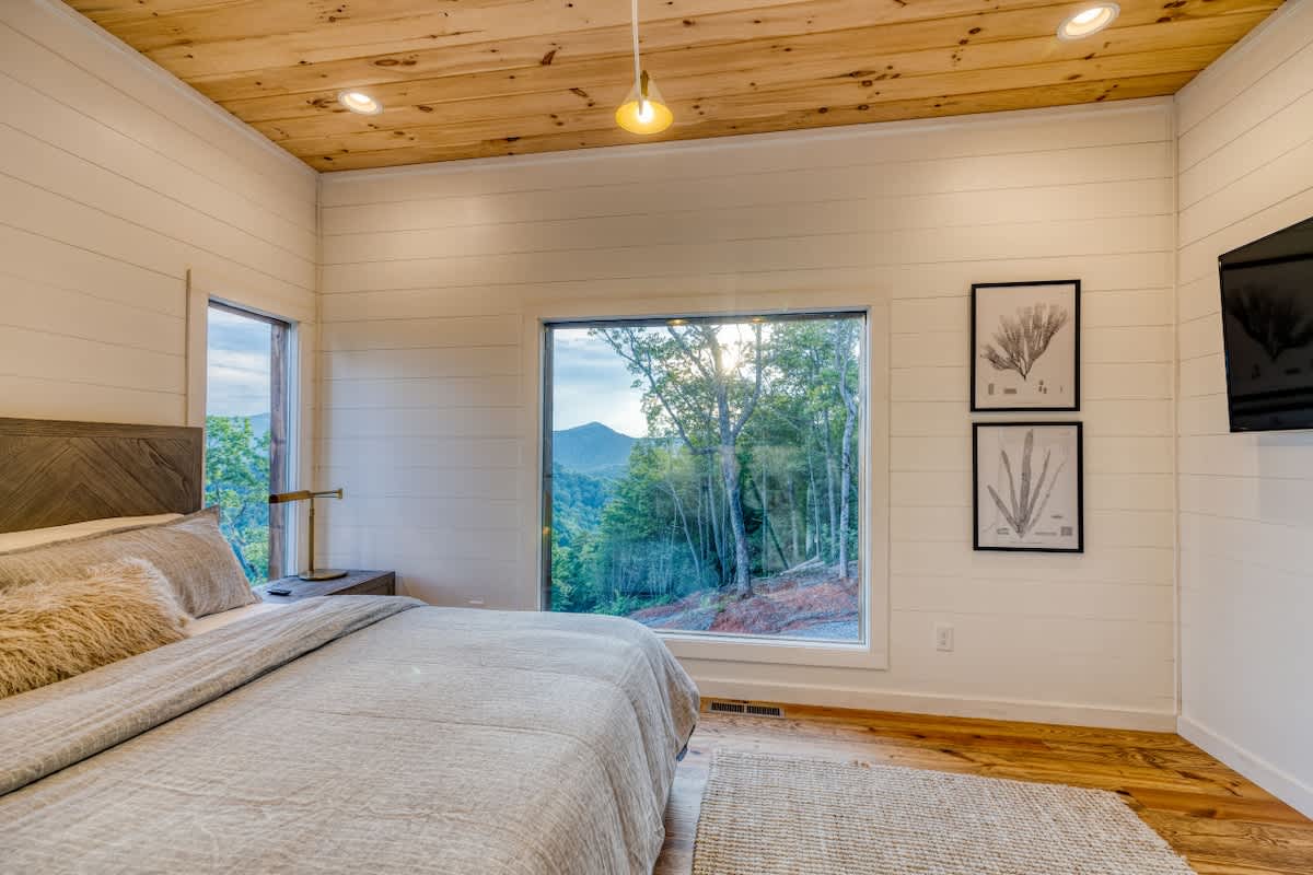 6 Bedroom Mountain Cabin w/ Hot Tub & Game Room #17