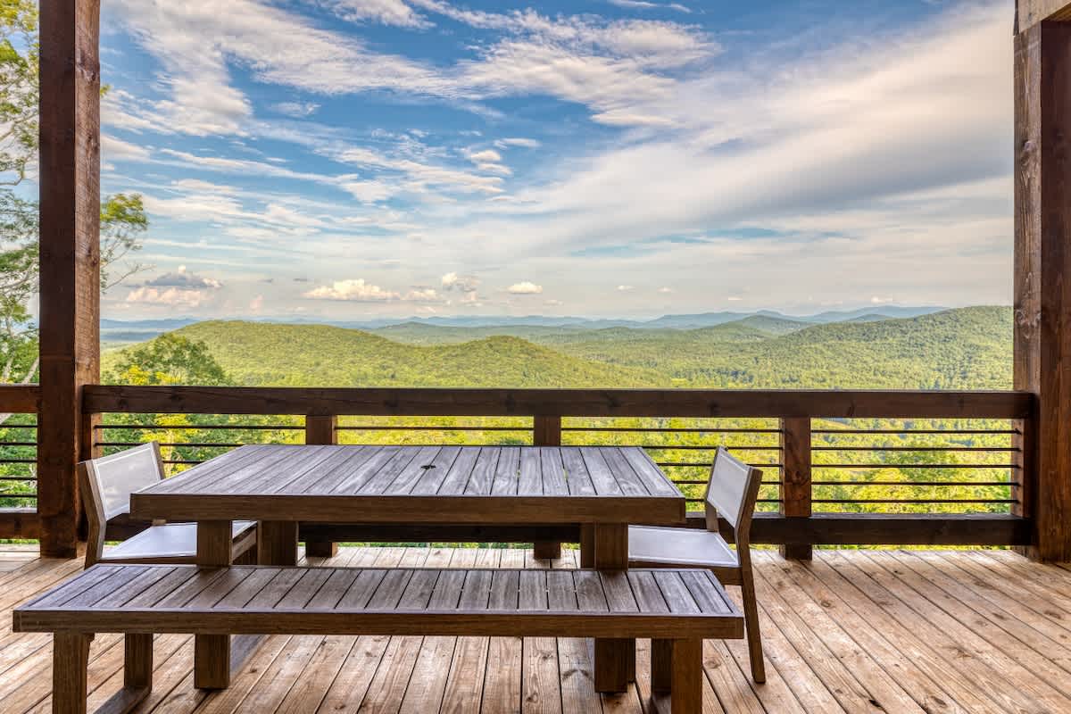 6 Bedroom Mountain Cabin w/ Hot Tub & Game Room #55