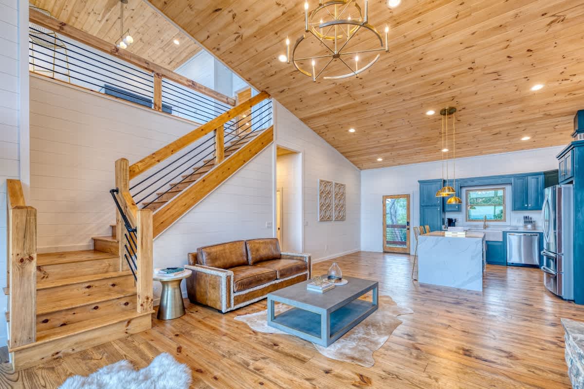 6 Bedroom Mountain Cabin w/ Hot Tub & Game Room #24