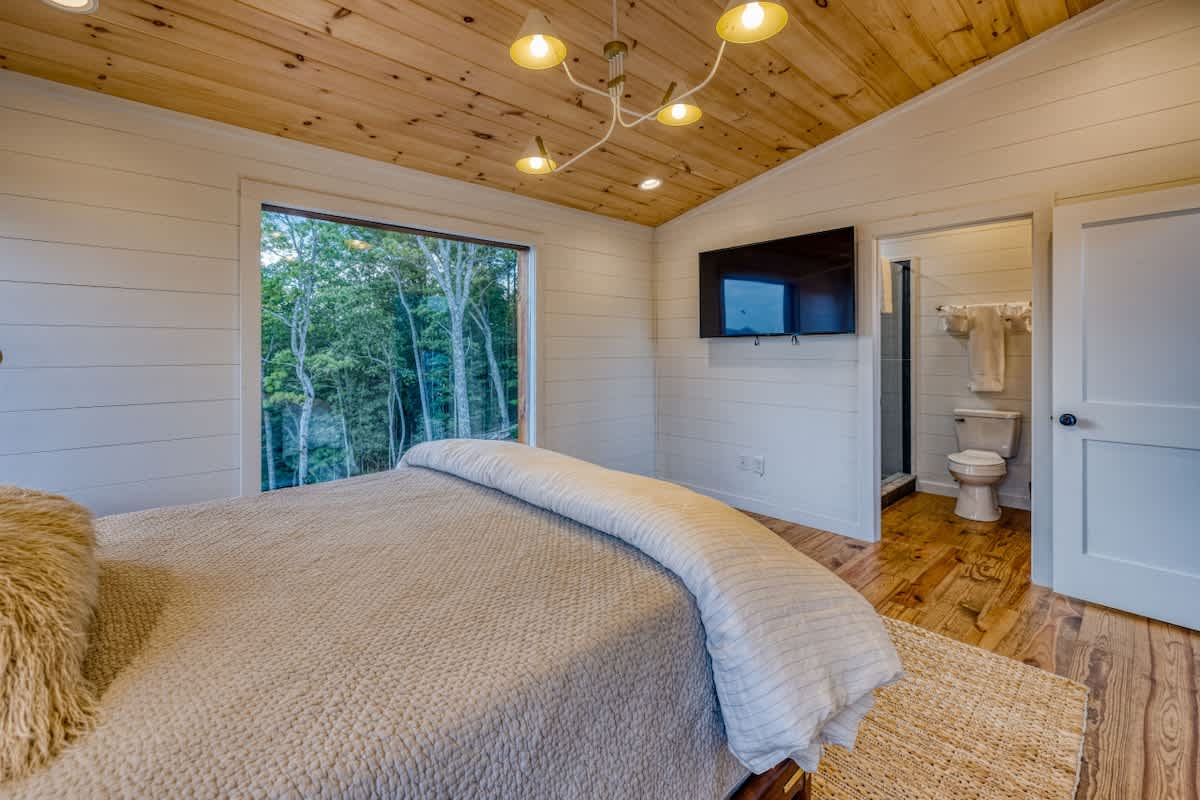 6 Bedroom Mountain Cabin w/ Hot Tub & Game Room #8