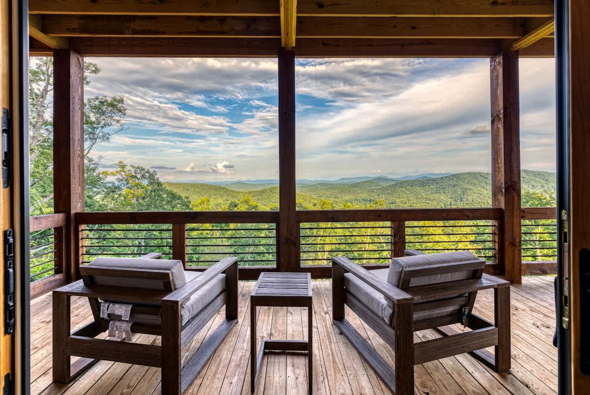 6 Bedroom Mountain Cabin w/ Hot Tub & Game Room #34