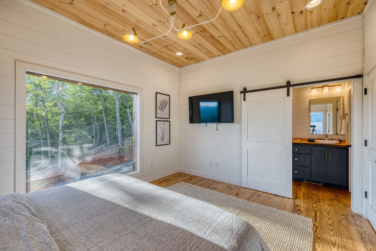 6 Bedroom Mountain Cabin w/ Hot Tub & Game Room #12