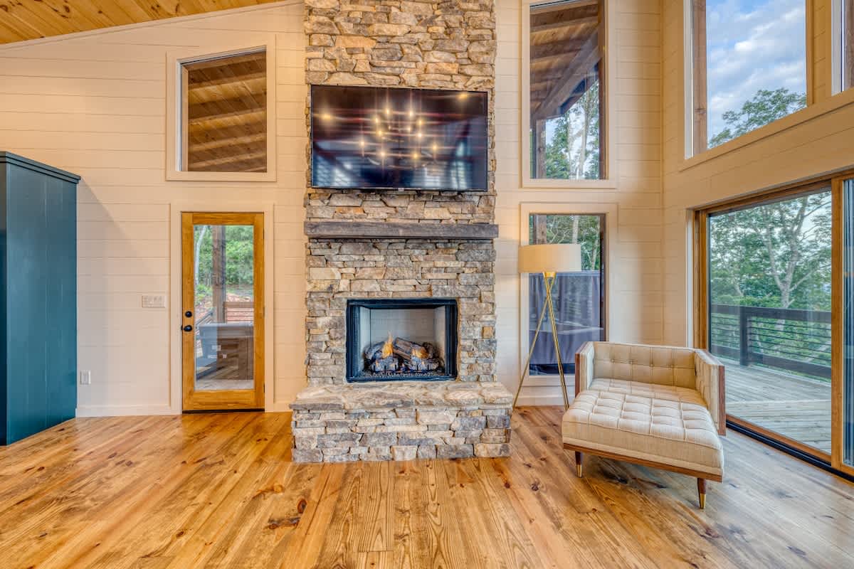 6 Bedroom Mountain Cabin w/ Hot Tub & Game Room #53