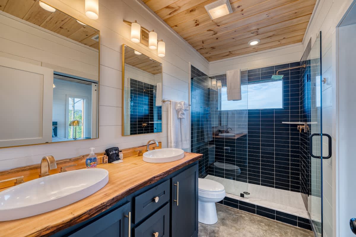 6 Bedroom Mountain Cabin w/ Hot Tub & Game Room #20