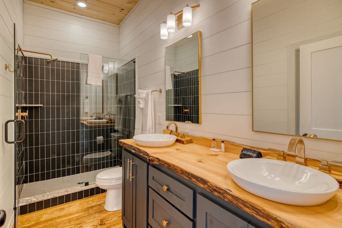 6 Bedroom Mountain Cabin w/ Hot Tub & Game Room #15