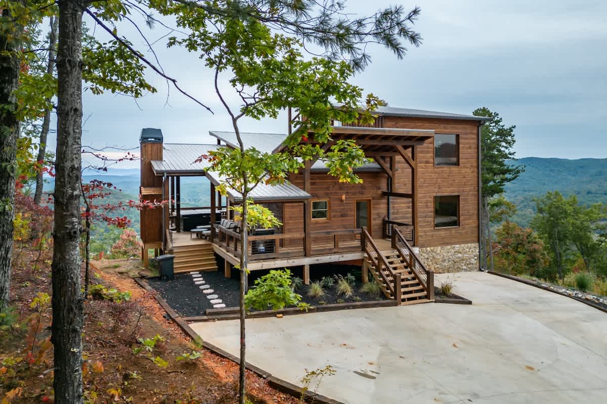 6 Bedroom Mountain Cabin w/ Hot Tub & Game Room #44