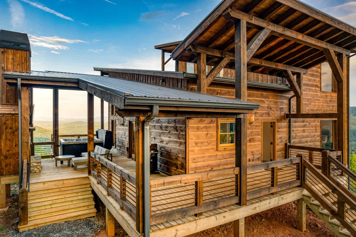 6 Bedroom Mountain Cabin w/ Hot Tub & Game Room #72