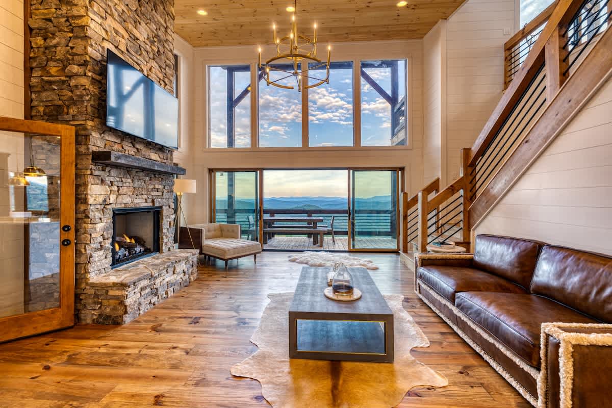 6 Bedroom Mountain Cabin w/ Hot Tub & Game Room #41