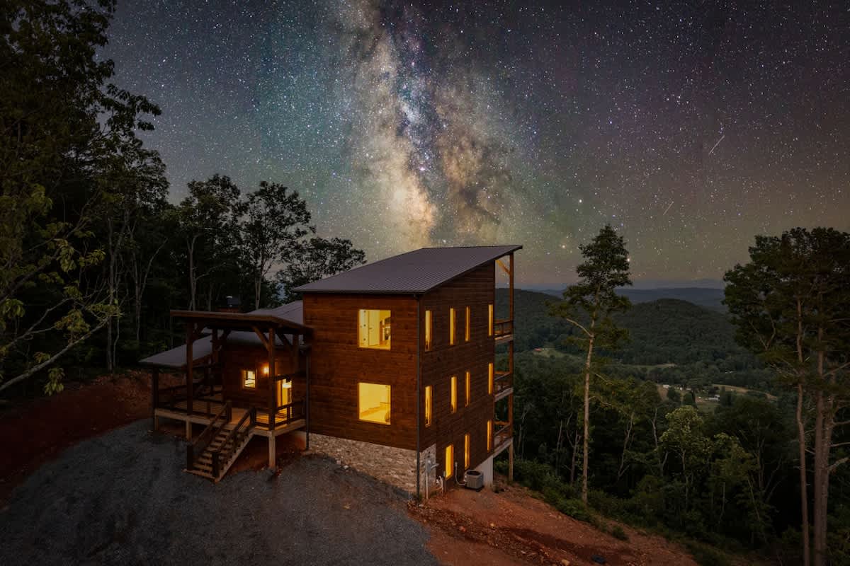 6 Bedroom Mountain Cabin w/ Hot Tub & Game Room #26