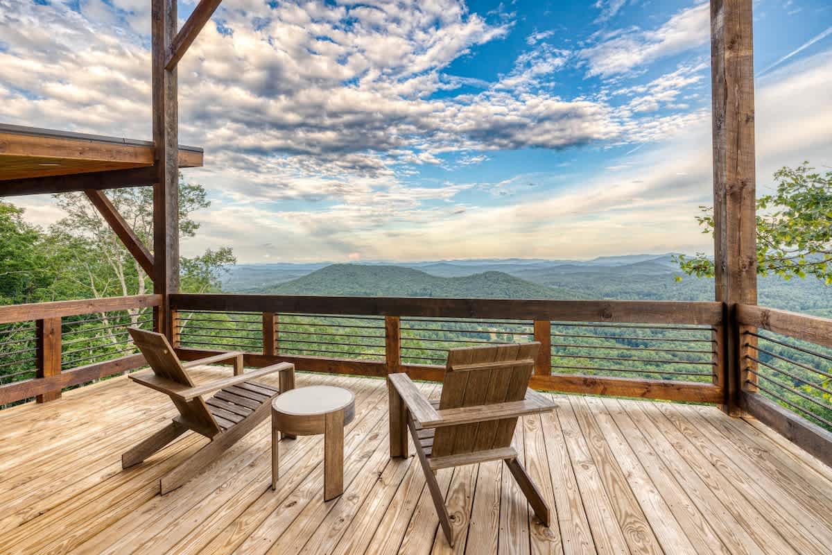 6 Bedroom Mountain Cabin w/ Hot Tub & Game Room #46