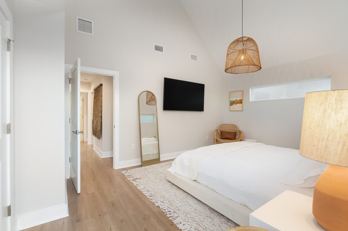 Bedroom 1 image 1