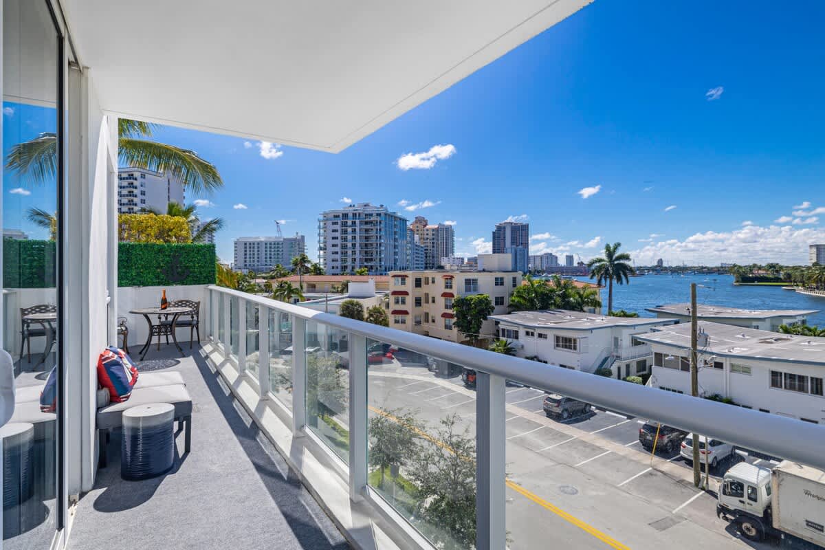 Condo in Fort Lauderdale property photo 3