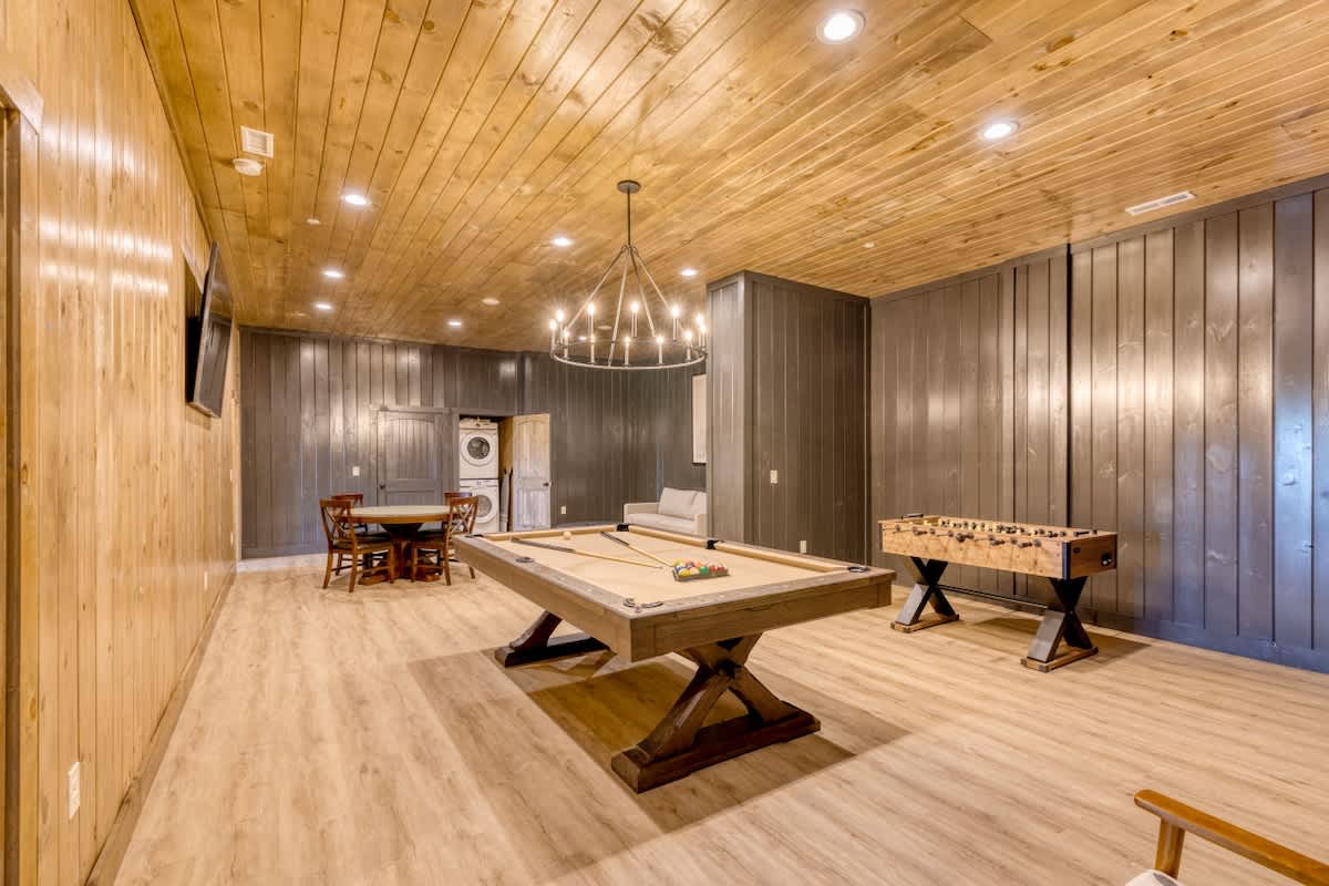 Luxury 20BR Mtn Estate | Indoor Pool & Hot Tub #77