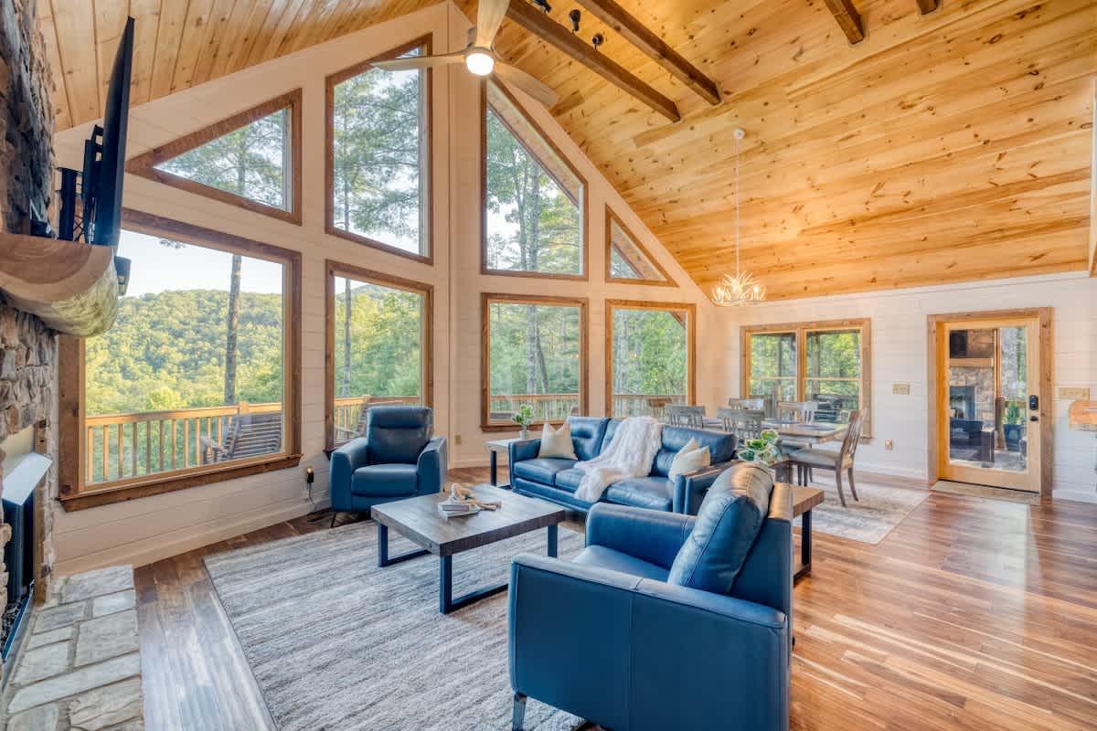 4BR Pineview | Hot Tub & Scenic Views | Arcade #15