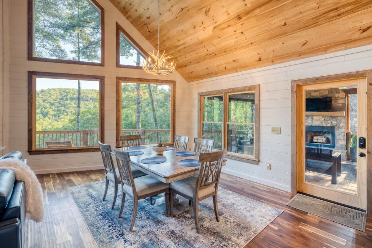 4BR Pineview | Hot Tub & Scenic Views | Arcade #23