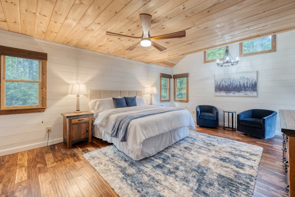 4BR Pineview | Hot Tub & Scenic Views | Arcade #26