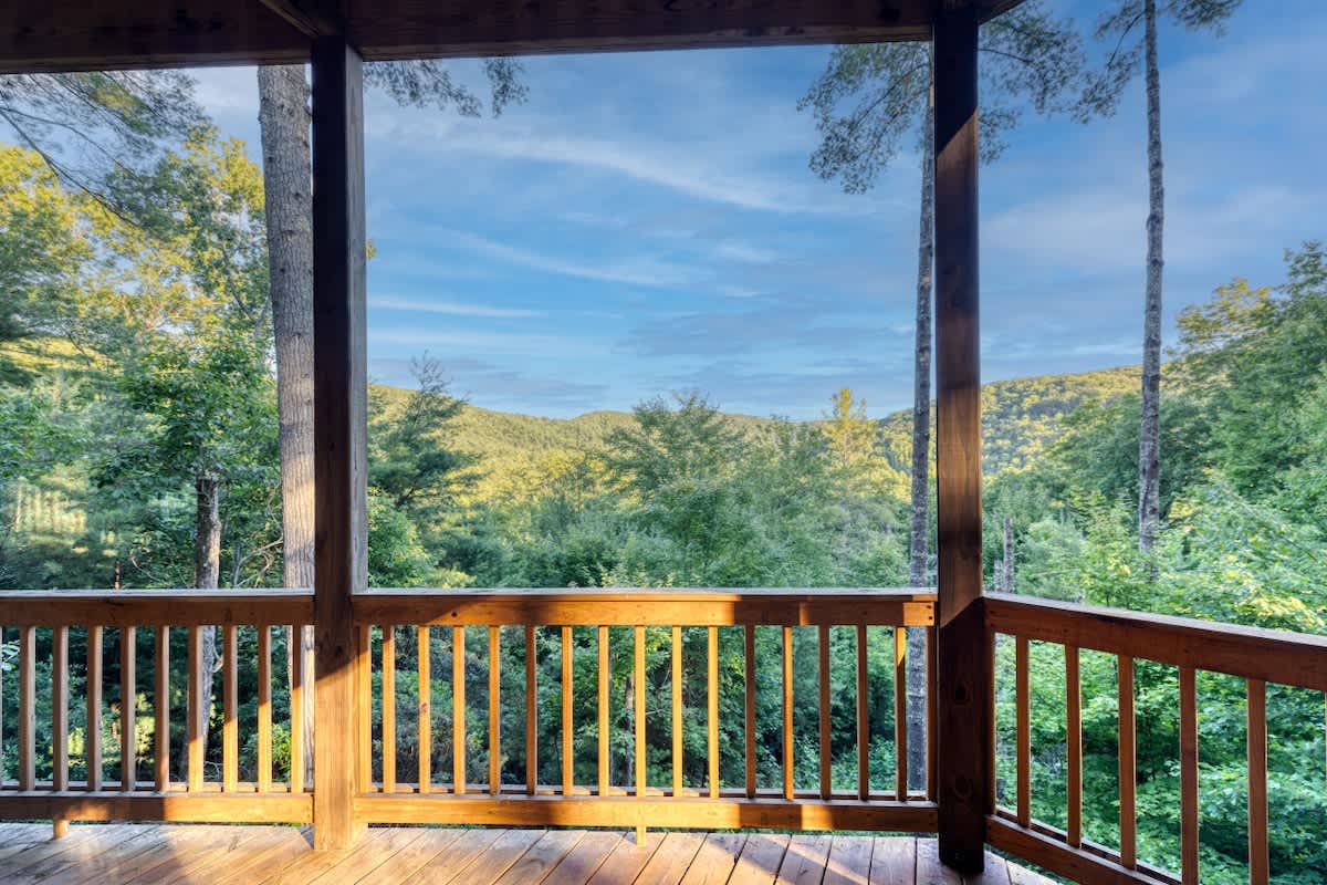 4BR Pineview | Hot Tub & Scenic Views | Arcade #20