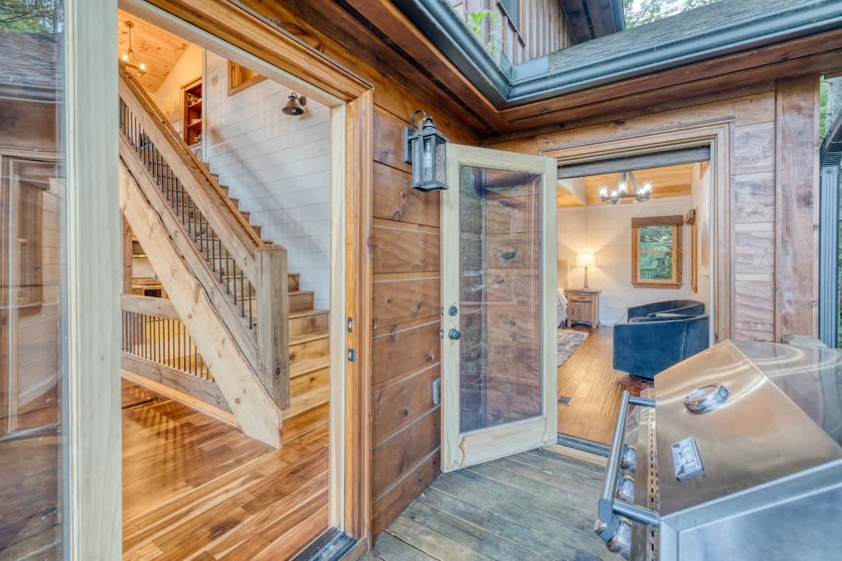 4BR Pineview | Hot Tub & Scenic Views | Arcade #44