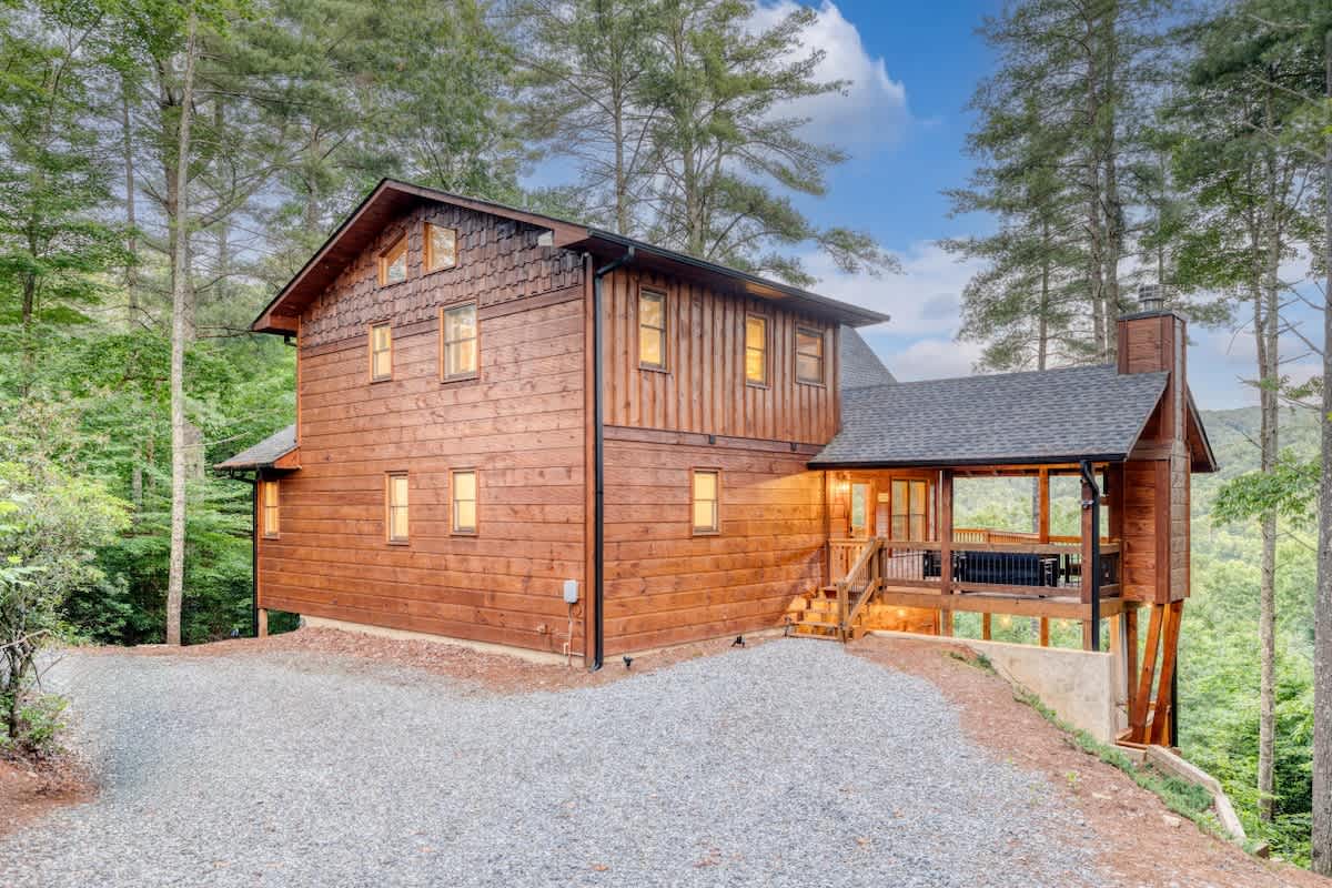 4BR Pineview | Hot Tub & Scenic Views | Arcade #49