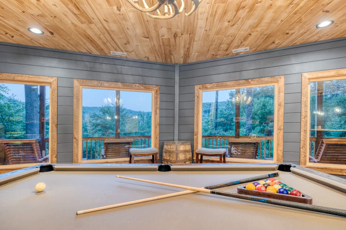 4BR Pineview | Hot Tub & Scenic Views | Arcade #22