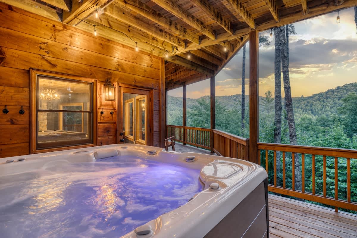 4BR Pineview | Hot Tub & Scenic Views | Arcade #6
