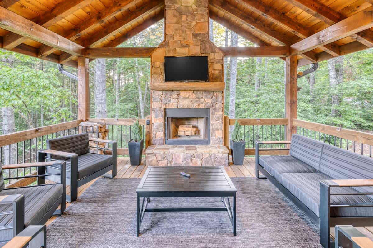 4BR Pineview | Hot Tub & Scenic Views | Arcade #41