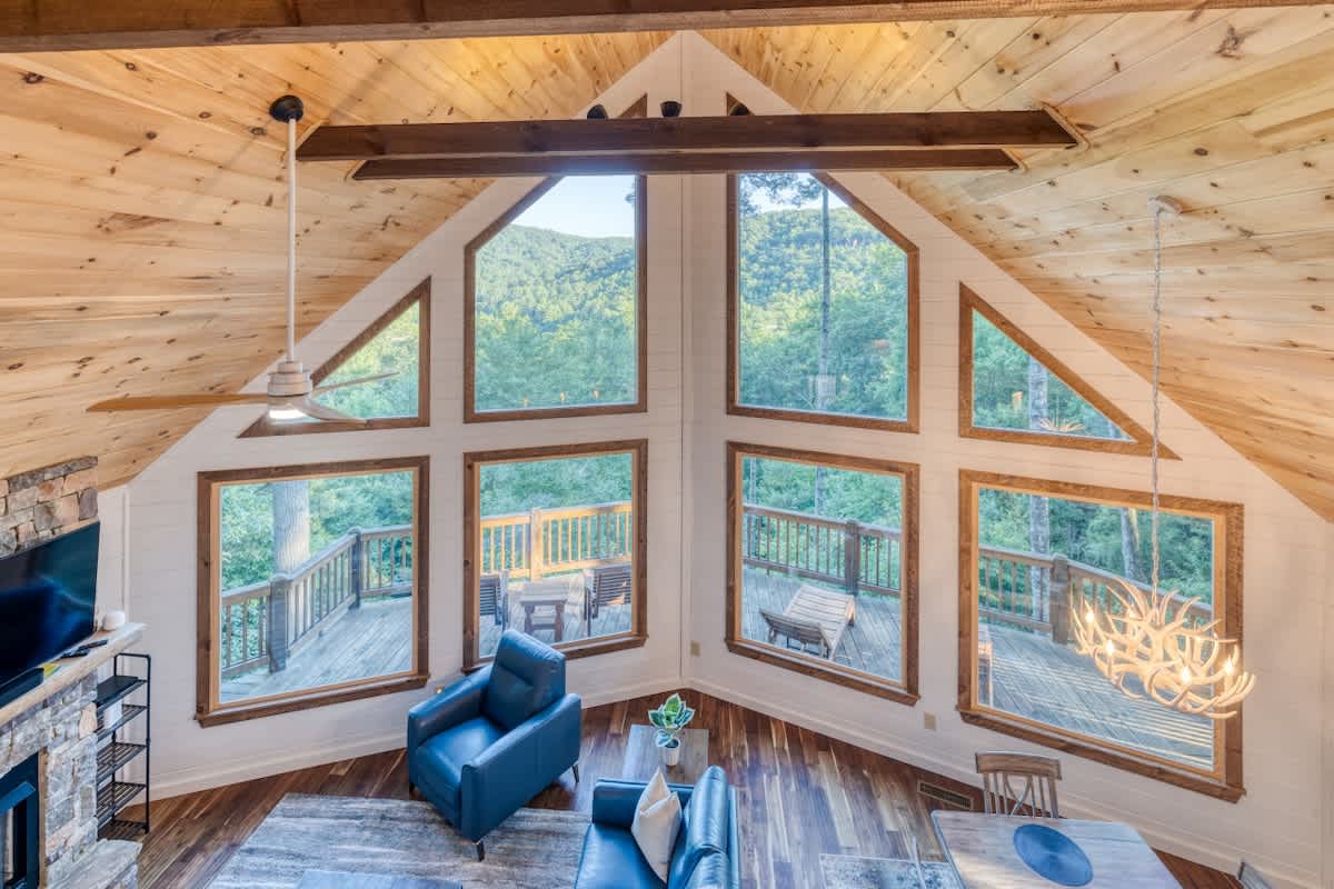 4BR Pineview | Hot Tub & Scenic Views | Arcade #24