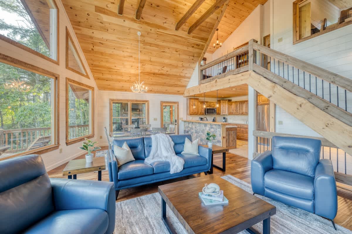 4BR Pineview | Hot Tub & Scenic Views | Arcade #25