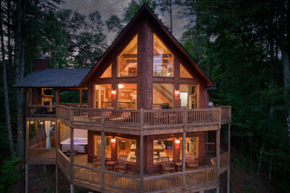 4BR Pineview | Hot Tub & Scenic Views | Arcade #42