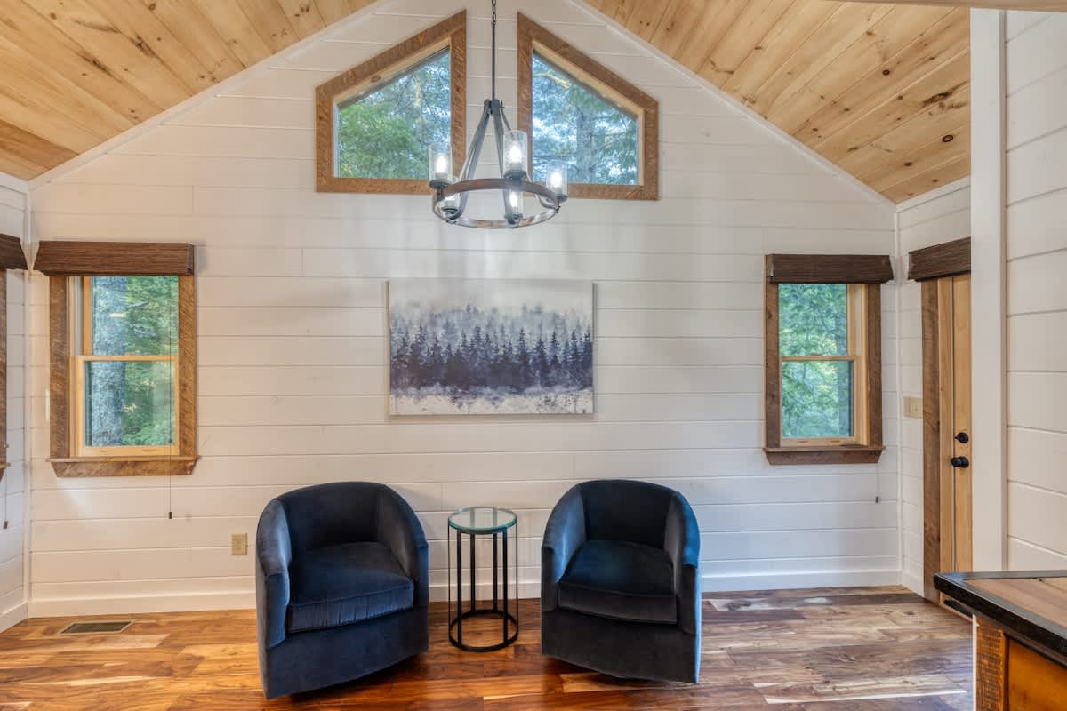 4BR Pineview | Hot Tub & Scenic Views | Arcade #34