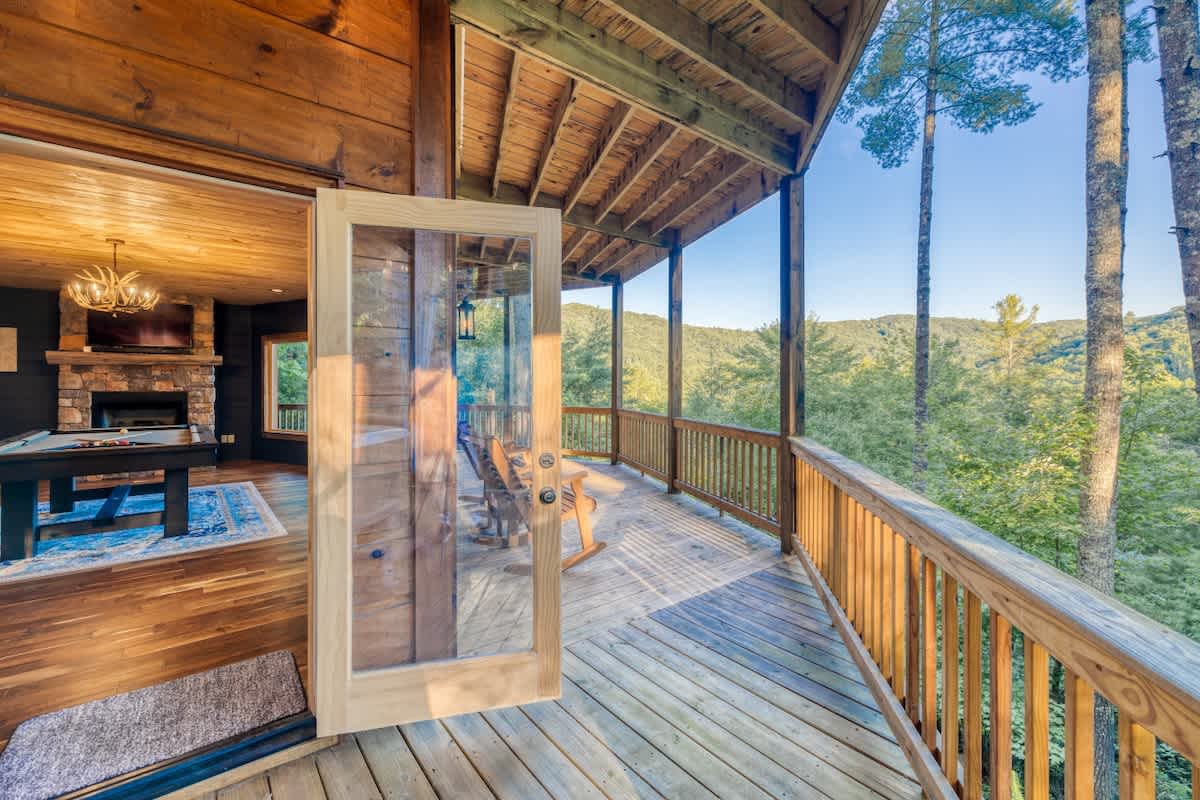4BR Pineview | Hot Tub & Scenic Views | Arcade #37