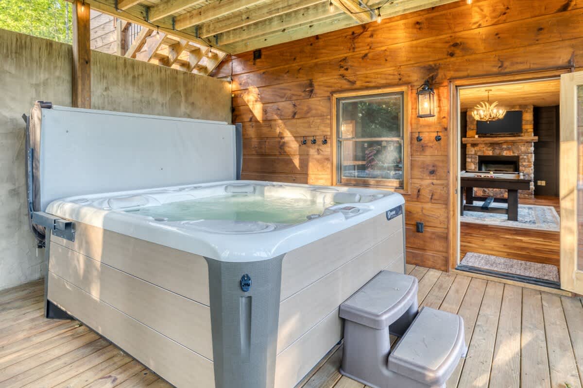 4BR Pineview | Hot Tub & Scenic Views | Arcade #35