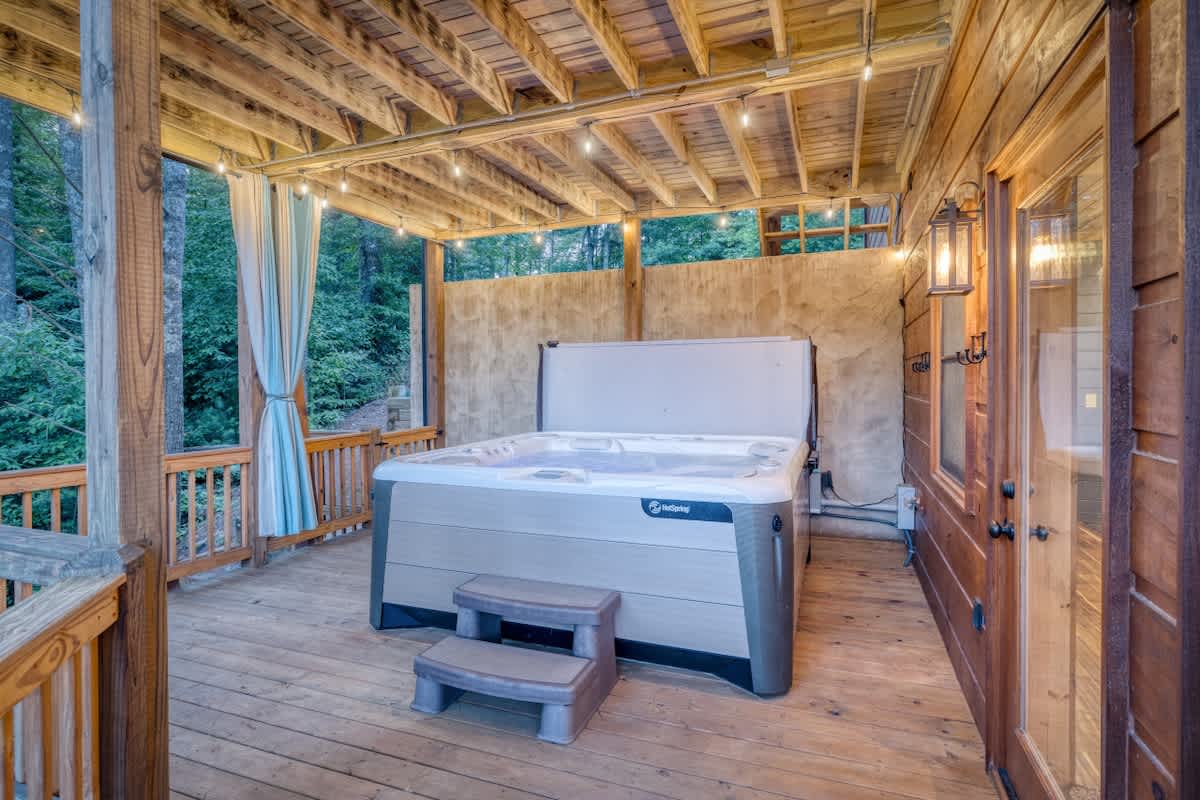 4BR Pineview | Hot Tub & Scenic Views | Arcade #33
