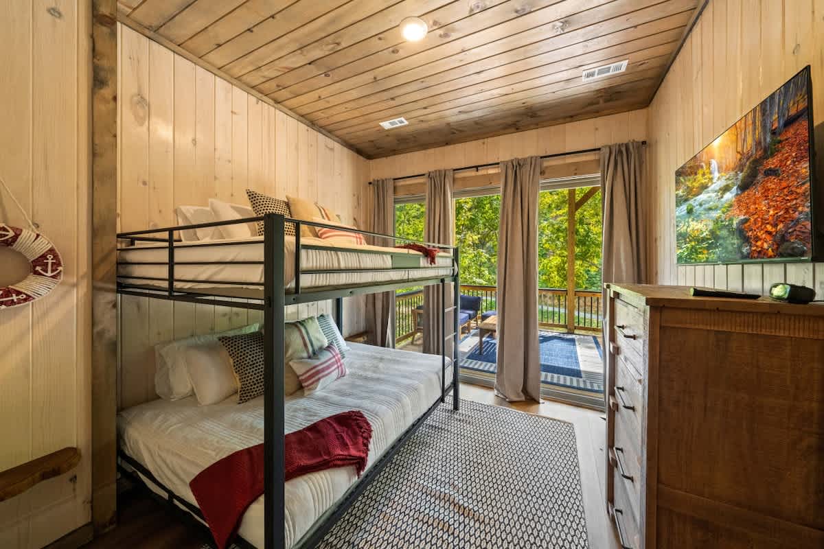 Bedroom 1 image 1