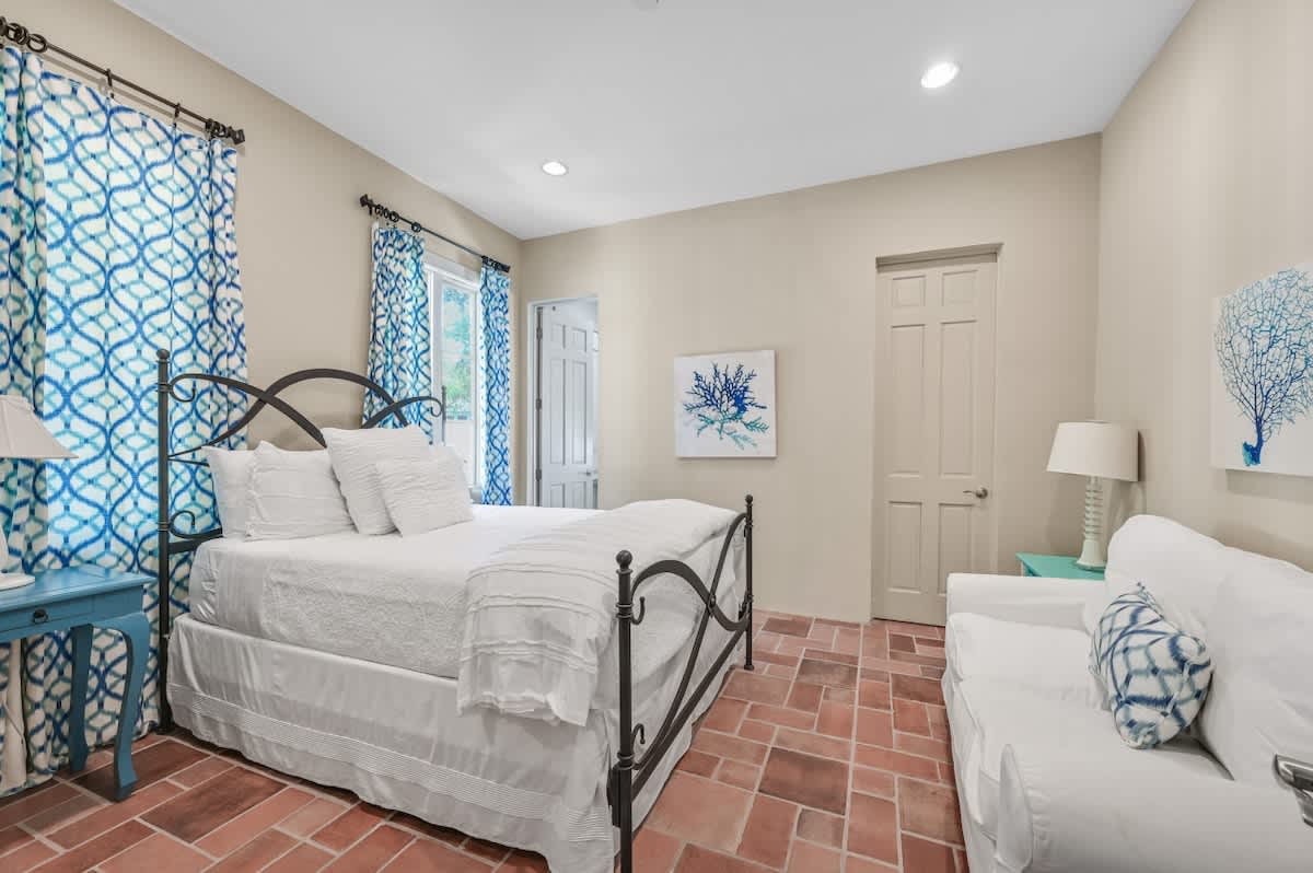 Bedroom 1 image 1