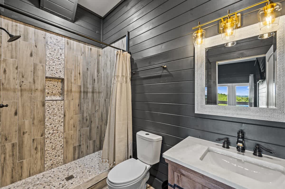 Lakefront Retreat w/ Pool, Hot Tub, Game Room #43